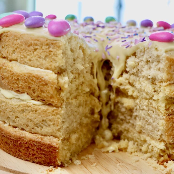 Vanilla Vintage Easter Cake on a cake stand