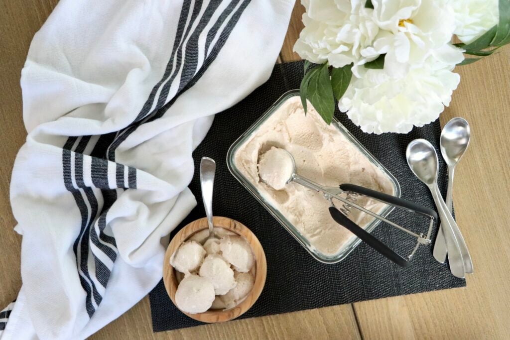 Cinnamon ice cream on a table with a vase of flowers